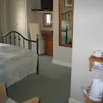 招待所 Clyde House 4*